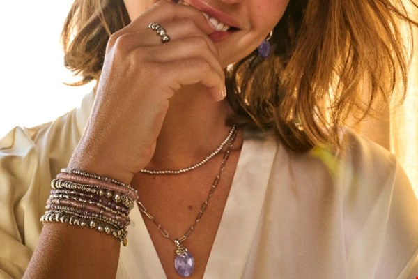 Wat zijn de populairste sieraden met edelstenen?